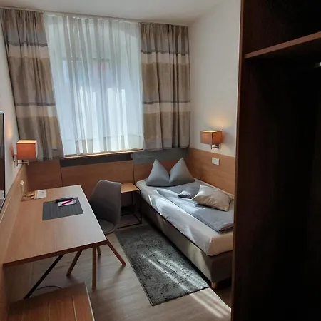 Drei Lilien Hotel *